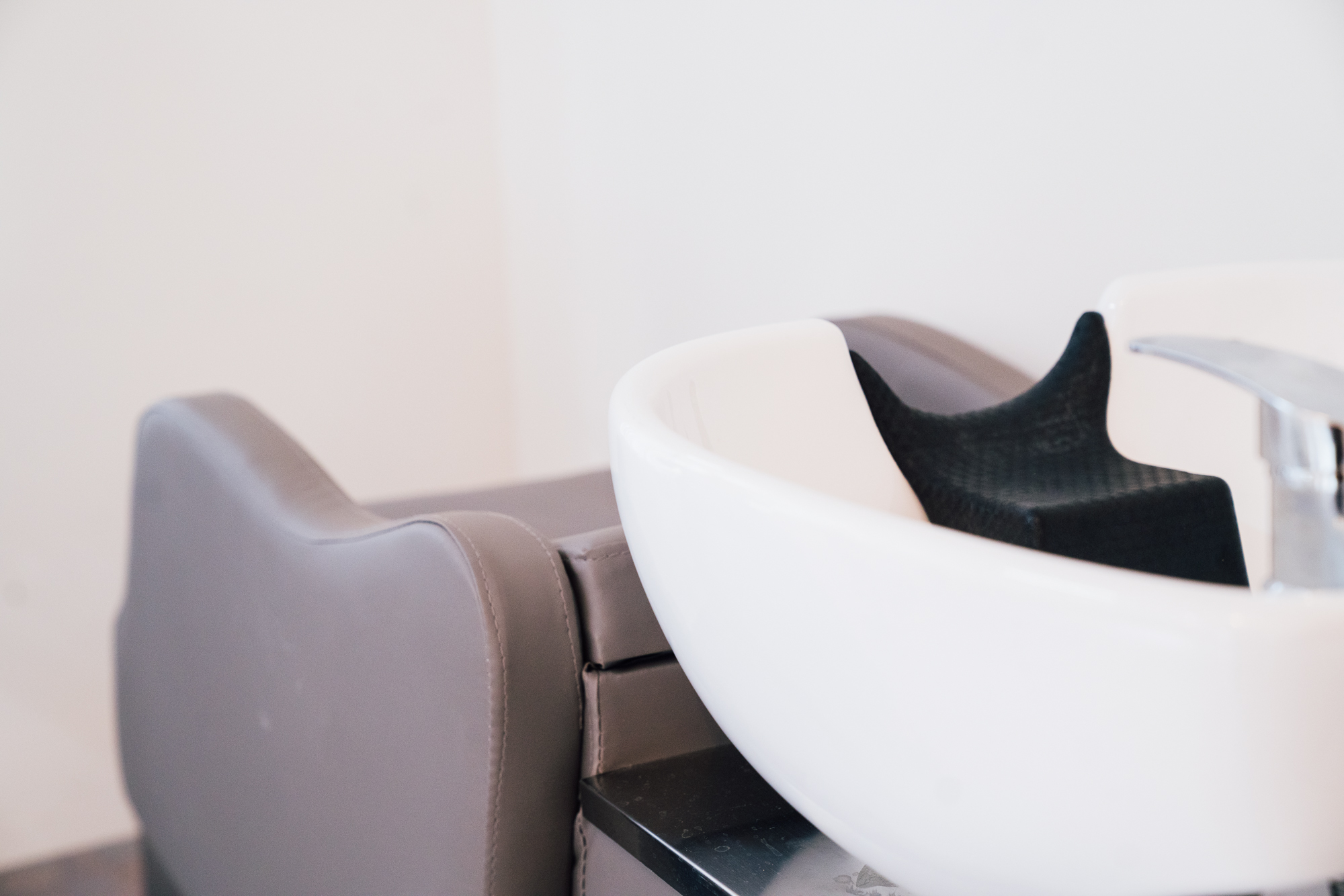 Mo Mo Hair Care 店內頭皮洗護設備近鏡